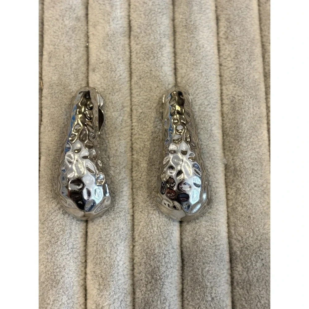 Vintage Silver Tone Hammered Hoop Earrings Textured Tapered Statement‎ Clip
